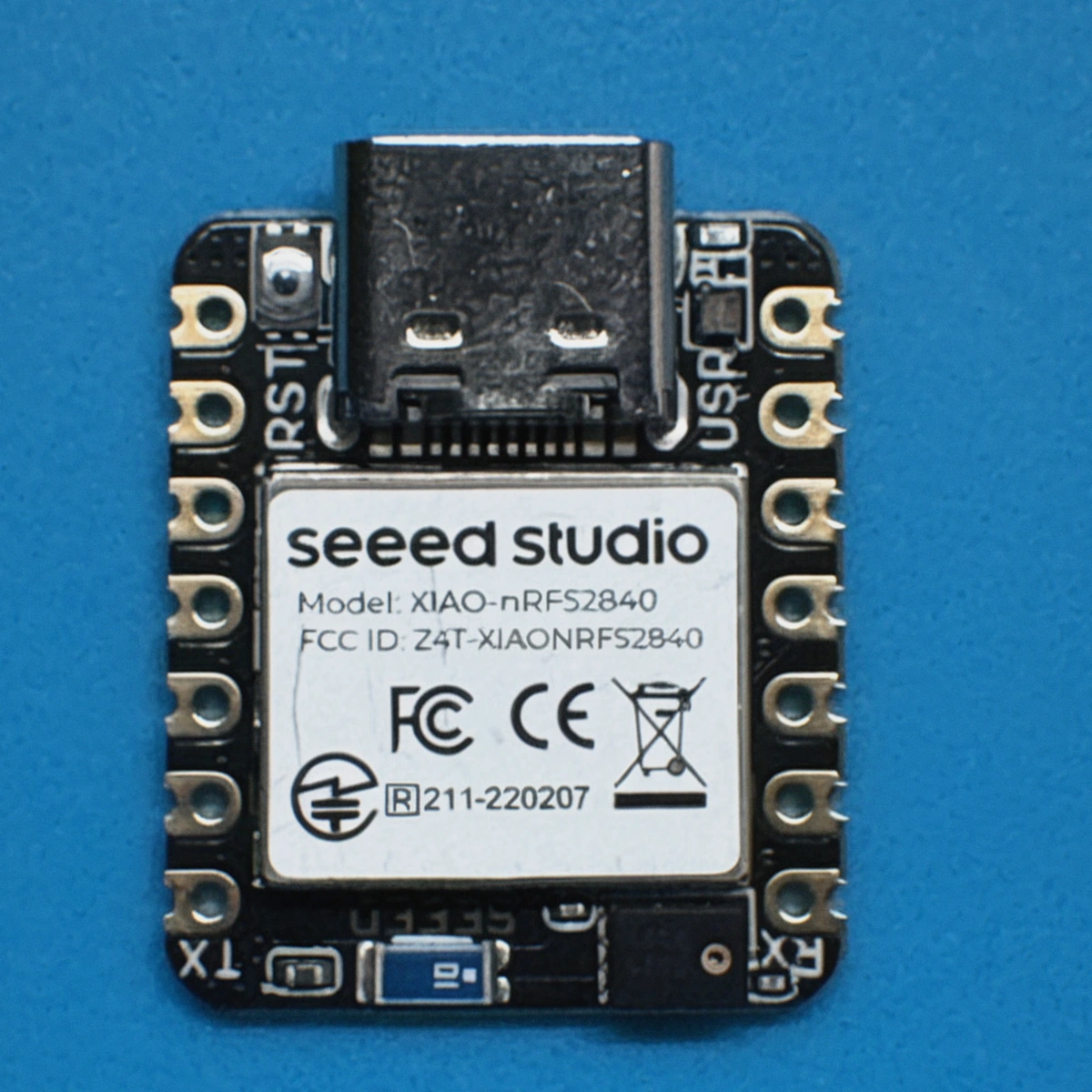 Vorderseite meines XIAO nRF52840 Sense mit USB-C-Buchse und Seeed-Aufdruck.